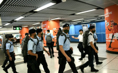 警反恐特勤队金钟站内布防 铜锣湾拉封锁线