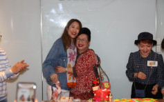 薛家燕返工庆祝「37岁」生日  食发达蛋糕劲惊喜：我可以世界巡回演出赚钱