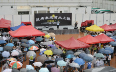 【逃犯條例】4000中學生冒雨出席中環罷課集會 高呼「香港人加油」