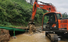 陕西镇巴遭逢50年一遇特大暴雨  80条路中断4533人疏散