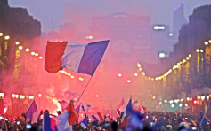 法國球迷通宵慶祝 1人跳河慶祝身亡 至少2人在騷亂中遇難
