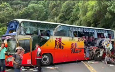 台灣旅遊巴疑煞車失靈致撞山 致6死39傷