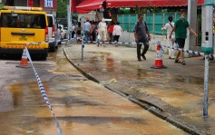 葵涌水管爆裂 地砖拱起黄泥水涌出马路