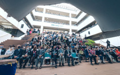 庆香港李宝椿联合世界书院创校三十周年 中环街市举行主题展