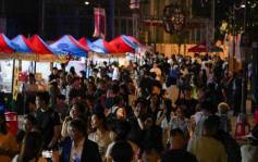 夜經濟｜灣仔海濱市集開鑼 旅客形容吸引：很喜歡香港的氣氛 