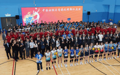 中国女排与香港纪律部队排球队打友谊波 兴奋玩人浪