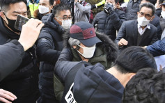 南韓性侵犯趙斗淳出獄 民眾包圍擲雞蛋示威促「滾出去」