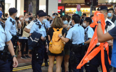 銅鑼灣氣氛平靜 警員搜查黑衣市民物品