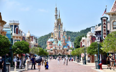 香港迪士尼去年度净亏损27亿 入场人次大跌73%