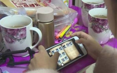七岁女玩手机两个钟转帐1.8万元 花光父10个月人工