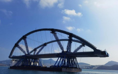 將軍澳跨灣連接路雙拱鋼橋預製組件今日抵港