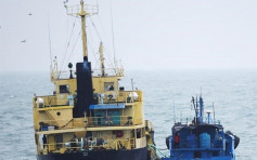 日本外務省公開疑似中國船非法向北韓運送物資照片