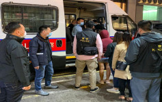 警捣中环非华裔无牌酒吧 拘负责人及26名酒客