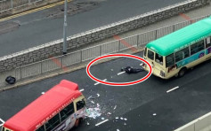 石排灣道紅Van狂撼綠Van4傷 女乘客上車時拋飛倒地昏迷
