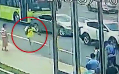黑龙江女子坐过站下车被拒 手袋打晕司机