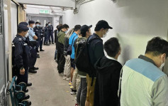 葵青警捣非法赌场 拘14人包括男负责人