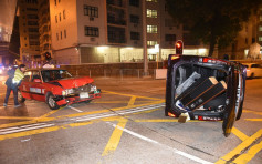 九龙城的士撞反七人车酿3伤 