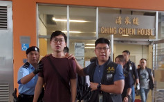 【逃犯條例】陳浩天被警押回水泉澳邨寓所搜證