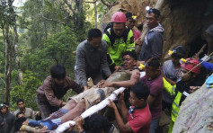 印尼苏拉威西非法金矿场坍塌 至少3死逾60人被活埋