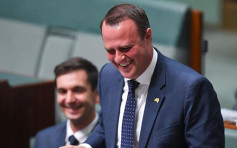 澳洲議員威爾森 向同性伴侶求婚