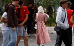 法国禁学生穿穆斯林长罩袍上学 67人拒换衫被送回家