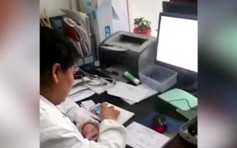 湖南女醫生邊開藥單邊玩手機　扣津貼400人民幣