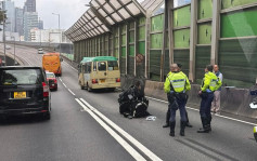 將軍澳道小巴電單車相撞 鐵騎士受傷送院