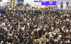 【逃犯条例】大会指1.5万人参加机场集会 逾2.1万人联署