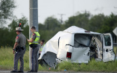 美国德州疑超载非法移民客货车超速致车祸 至少11人死亡
