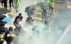 【荃葵青游行】的士载27支铁棍 两乘客与示威者冲突连同的哥齐被捕