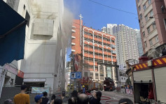 红磡街市熟食中心餐厅起火 厨房工烧伤手送院