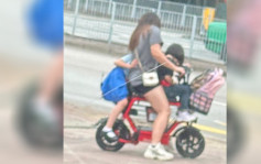 网传天水围再现「特技式」电动单车 短裤女零装备载两童 网民斥如「计时炸弹」