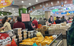 江蘇常州民眾搶購物資 超市排隊「埋單」要兩小時