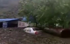 新疆天山大峽谷景區泥石流暴發 多車一度被困幸無人傷