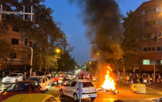 连日反政府示威酿至少133死 伊朗大学生与防暴警爆冲突