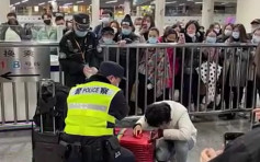 上海狠母為趕火車 嫌5歲女太嘈塞入行李喼拖行