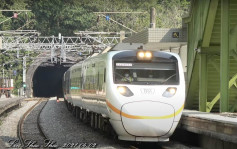 【片段】台铁出轨前10分钟拍下2司机最后身影 铁路迷：曾为Hello Kitty列车