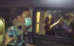 泰國前總理他信提早獲釋 乘車離開醫院
