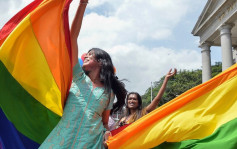 印度女同志為愛甘捱刀 其中一方決定變性