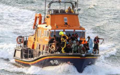 法国外海偷渡船横渡英伦海峡时翻沉 至少6死