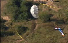 美小型飛機撞滑翔傘釀2死 目擊者：飛機直墮地面