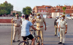 印度17歲少年超時賣菜被警員打死 激發民眾示威