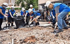 世紀暴雨︱公務員局30人應急隊東區清路面  懲教署義工團自發離島善後