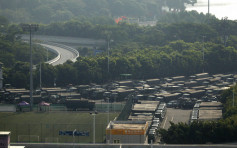 【修例風波】本港多區有集會遊行 傳媒拍到數十軍車停泊深圳灣