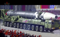 北韓罕有凌晨75周年閱兵 展示新型洲際及潛射導彈