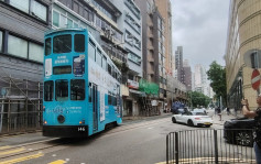 黄泥涌道电车遭私家车撞至出轨 女乘客受伤 跑马地圈电车暂停