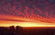 哈爾濱清晨現壯觀火燒雲 大片天空被染紅