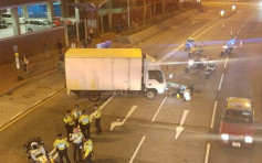 红磡铁骑士捱货车撞受伤送院 疑有车违例掉头