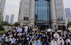 網傳上海浦發銀行大減薪釀罷工  有員工「半價出糧」
