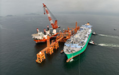 全球最大儲氣船抵達海上天然氣接收站停泊 配合調試準備年中投產